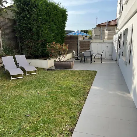 Louizanne Apartment